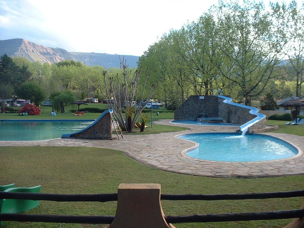 Dragon Peaks Mountain Resort Champagne Valley Extérieur photo