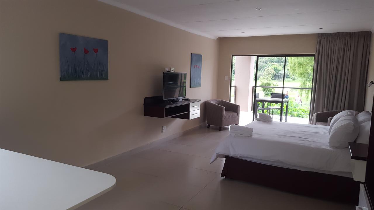 Dragon Peaks Mountain Resort Champagne Valley Extérieur photo