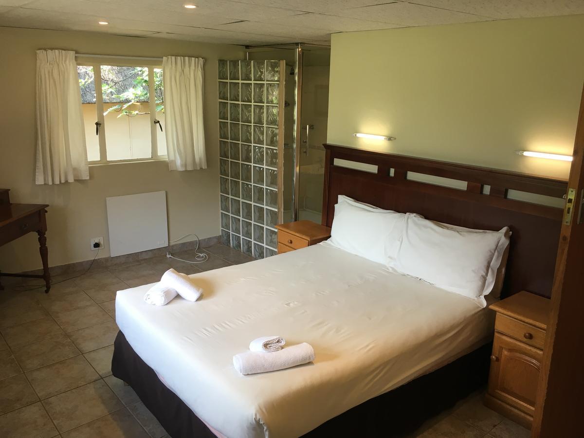 Dragon Peaks Mountain Resort Champagne Valley Extérieur photo