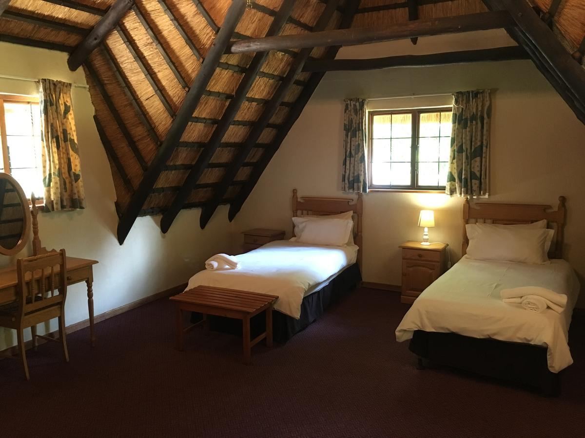 Dragon Peaks Mountain Resort Champagne Valley Extérieur photo