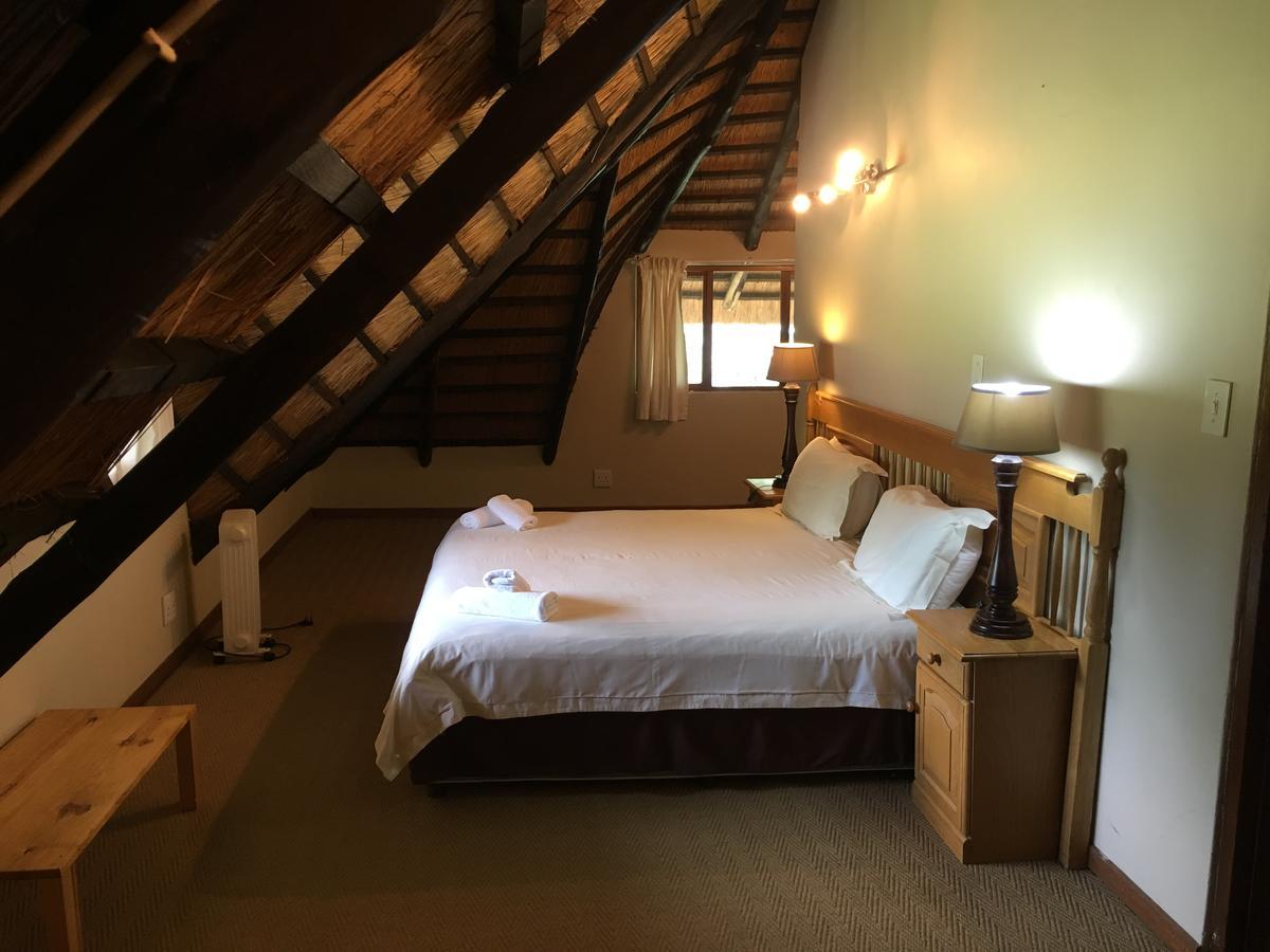 Dragon Peaks Mountain Resort Champagne Valley Extérieur photo