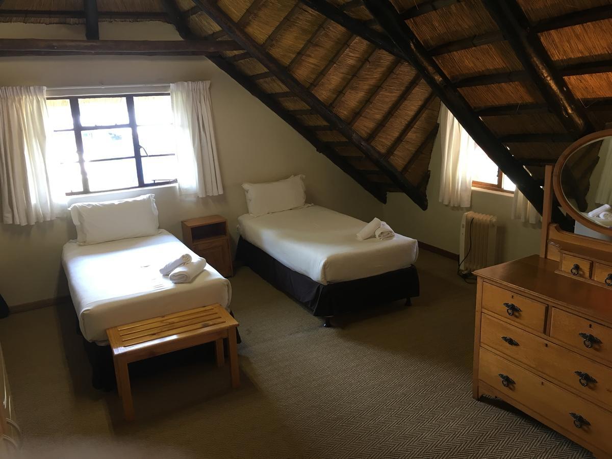 Dragon Peaks Mountain Resort Champagne Valley Extérieur photo