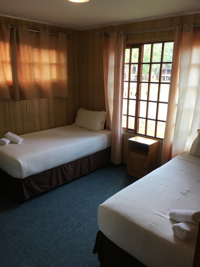 Dragon Peaks Mountain Resort Champagne Valley Extérieur photo