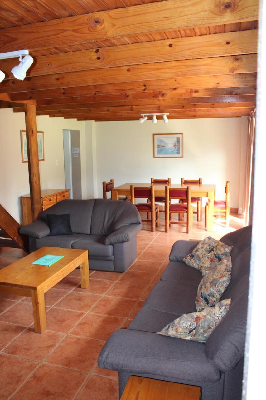 Dragon Peaks Mountain Resort Champagne Valley Extérieur photo