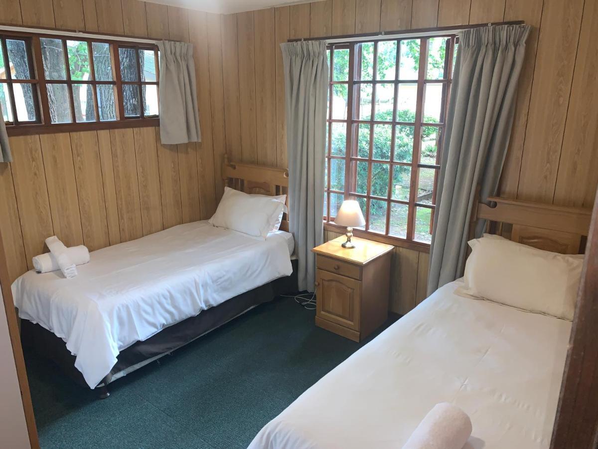Dragon Peaks Mountain Resort Champagne Valley Extérieur photo
